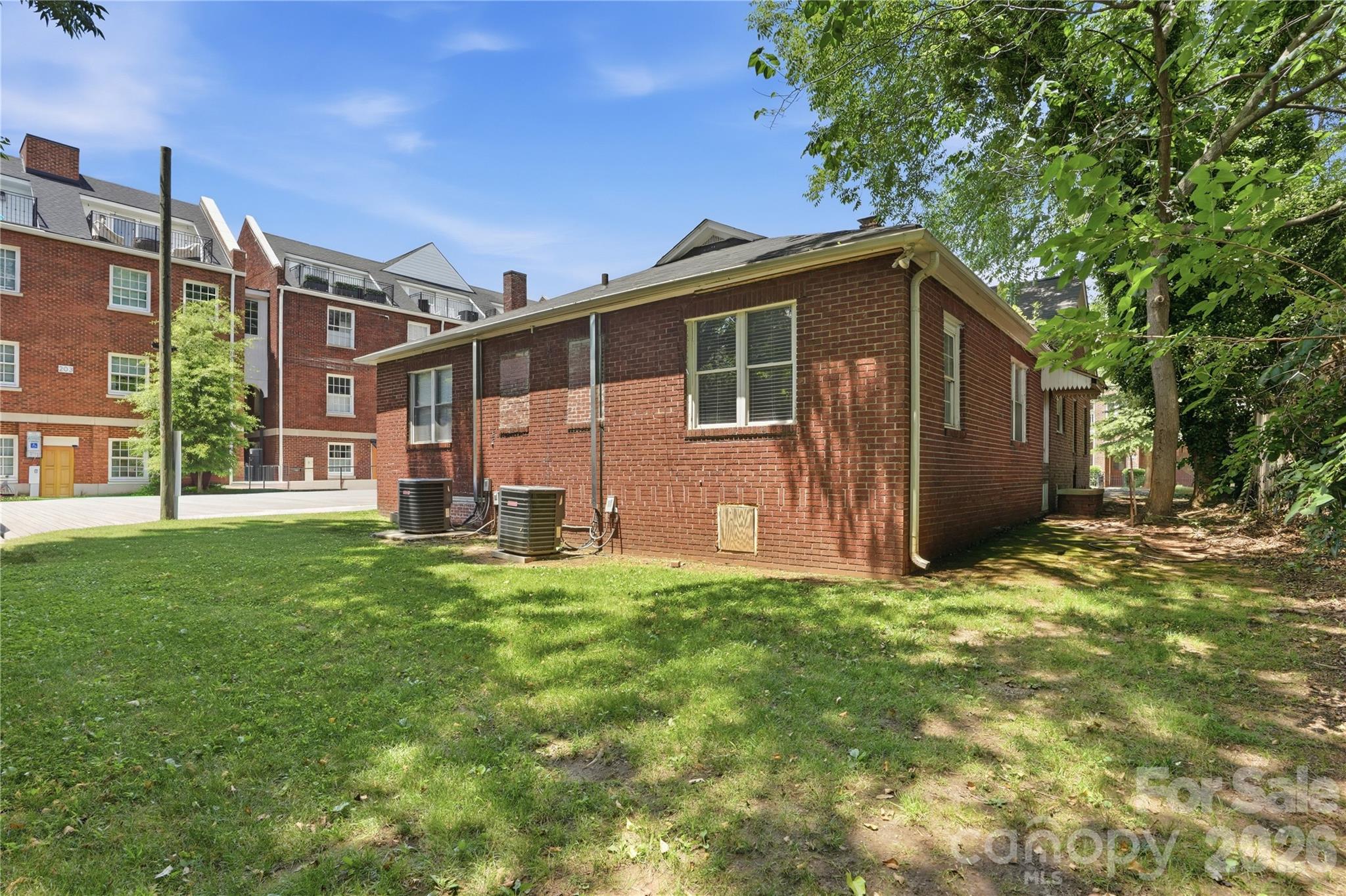 1411/1413 W 4th Street Property Photo 21