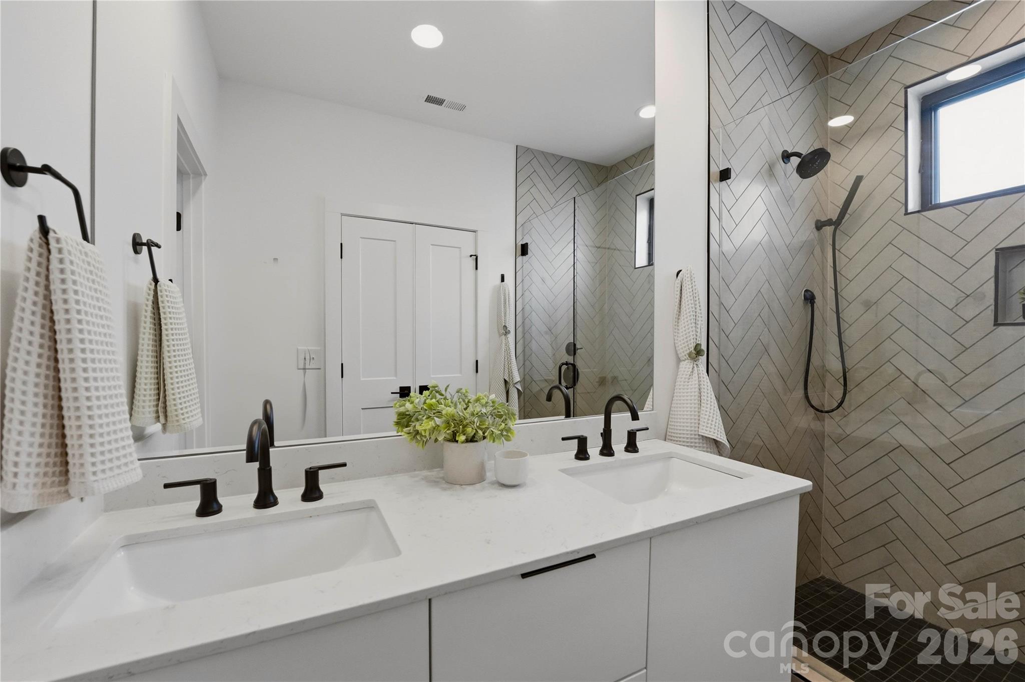 1004 Westbrook Drive B Property Photo 30