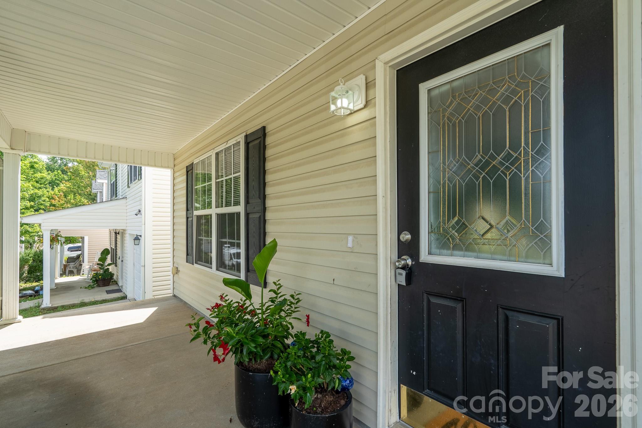 8016 Bronze Pike Drive Property Photo 4