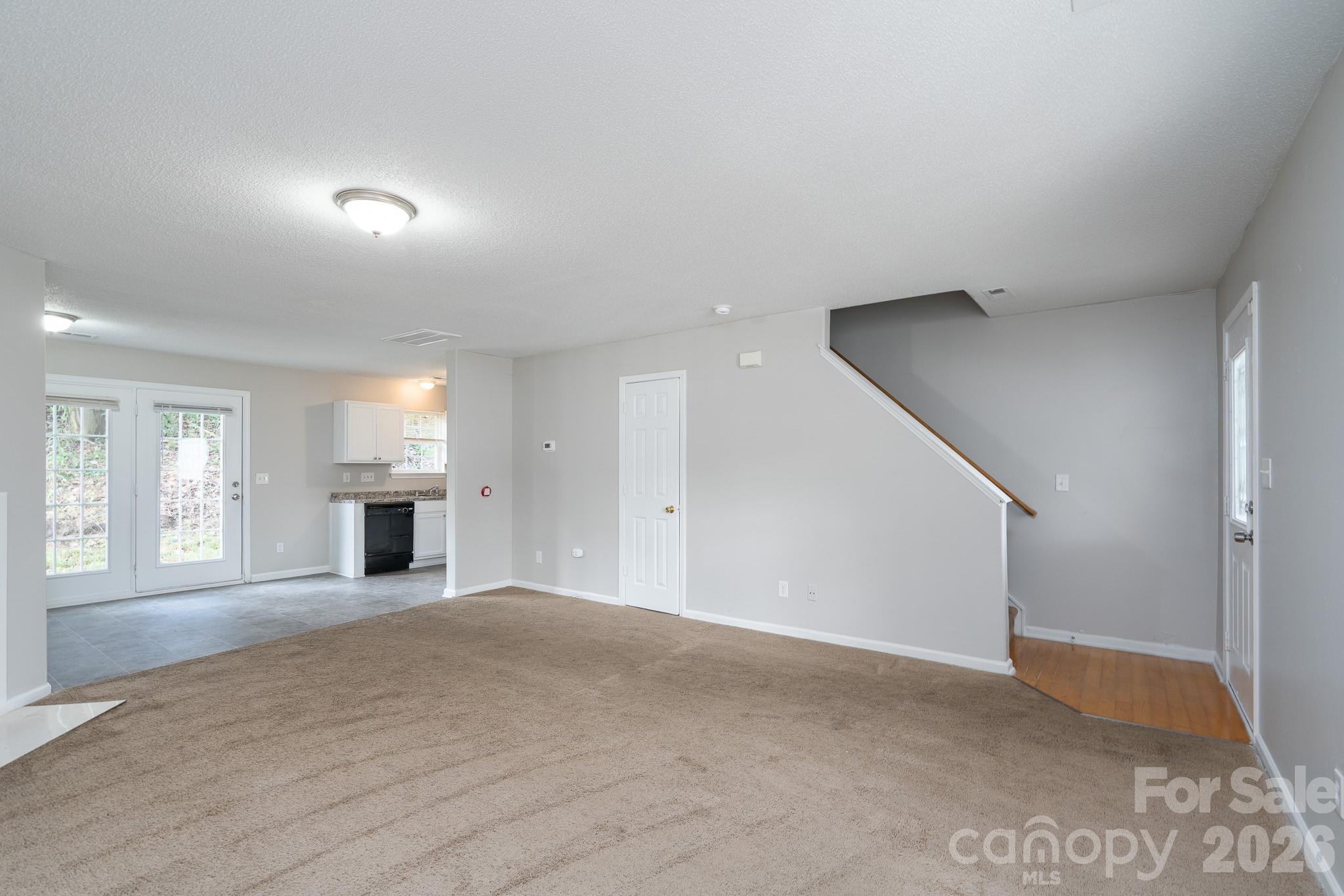 8016 Bronze Pike Drive Property Photo 6