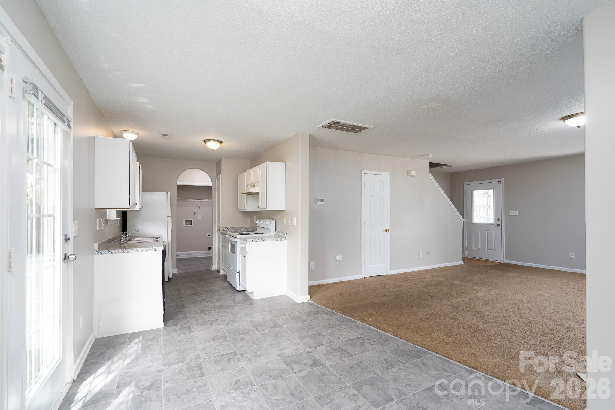 8016 Bronze Pike Drive Property Photo 8