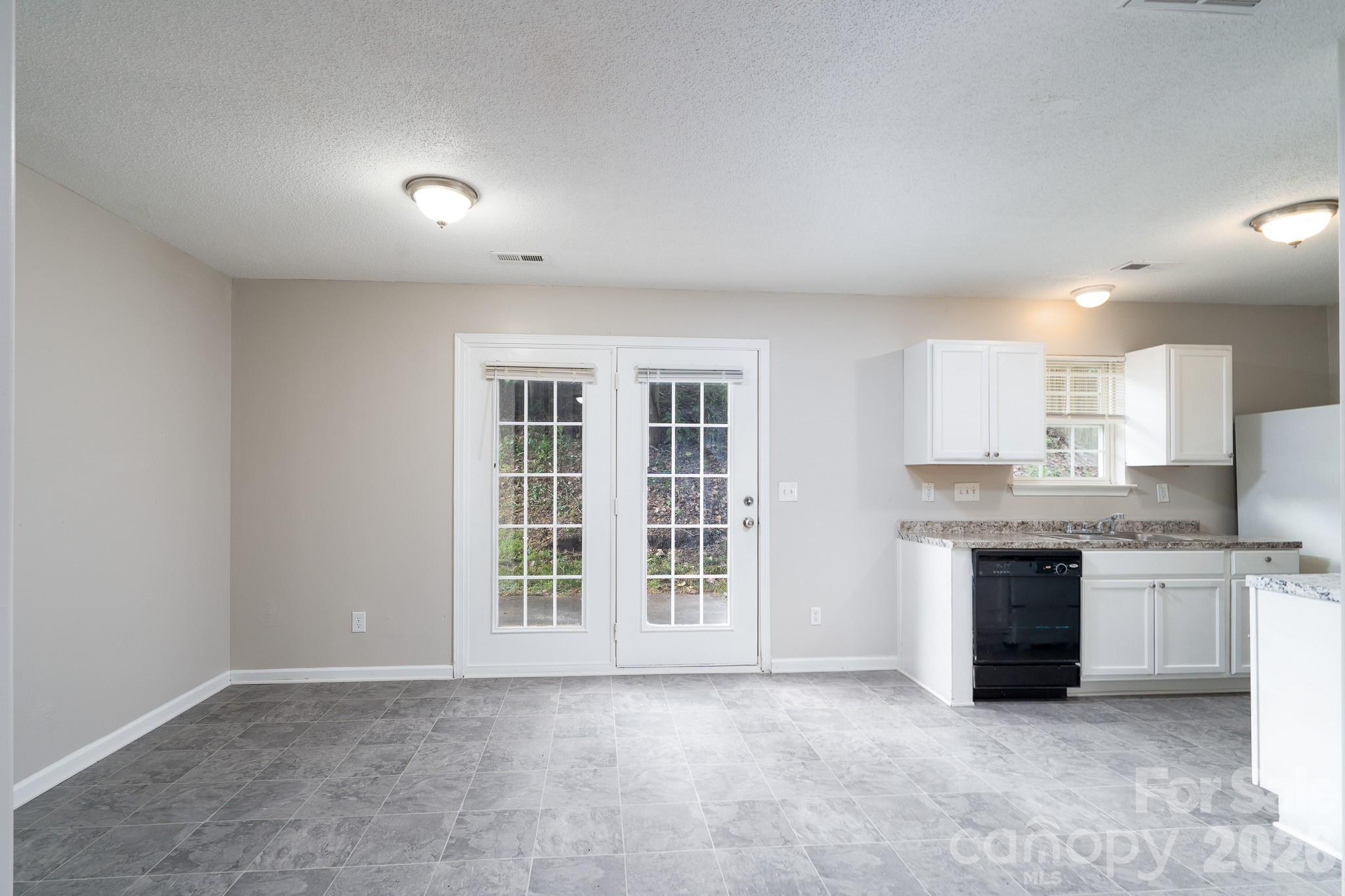 8016 Bronze Pike Drive Property Photo 10