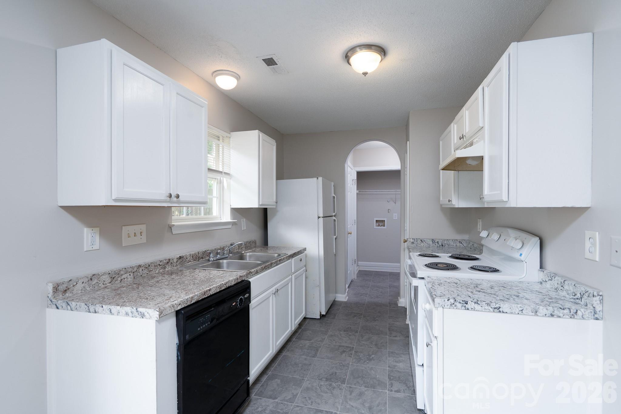 8016 Bronze Pike Drive Property Photo 11