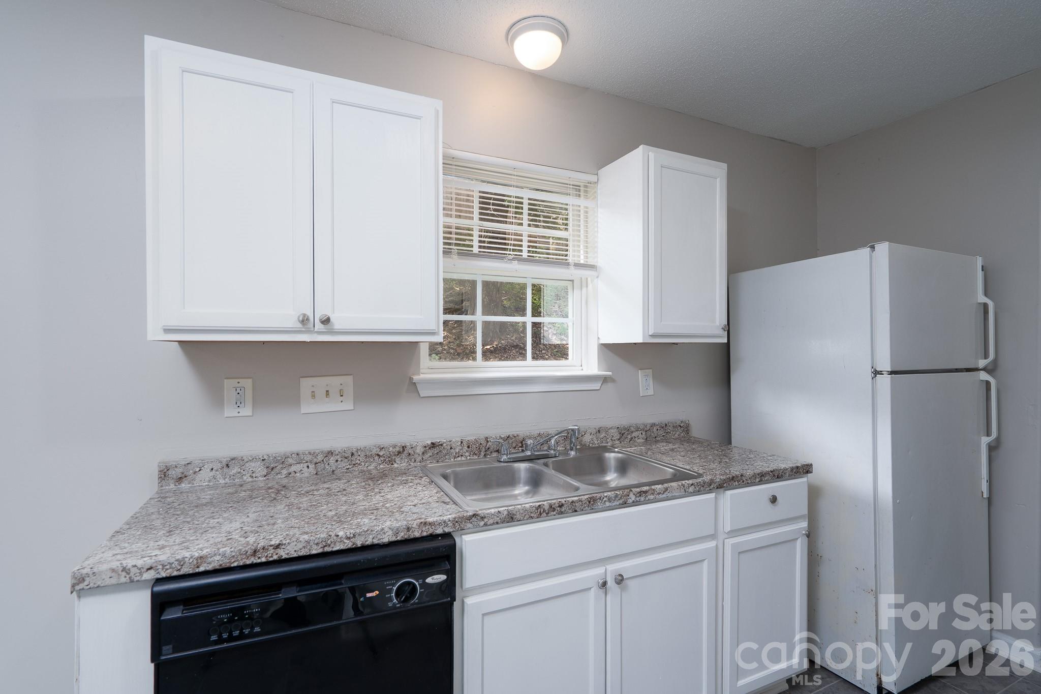 8016 Bronze Pike Drive Property Photo 13
