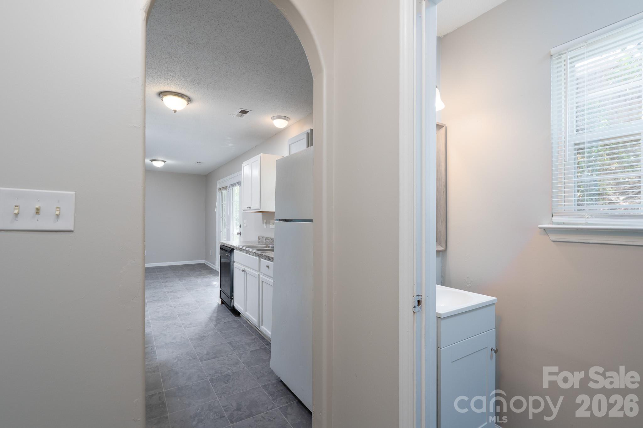 8016 Bronze Pike Drive Property Photo 14