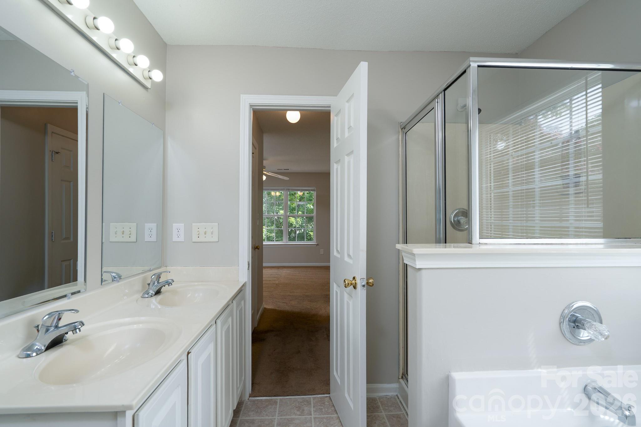 8016 Bronze Pike Drive Property Photo 18