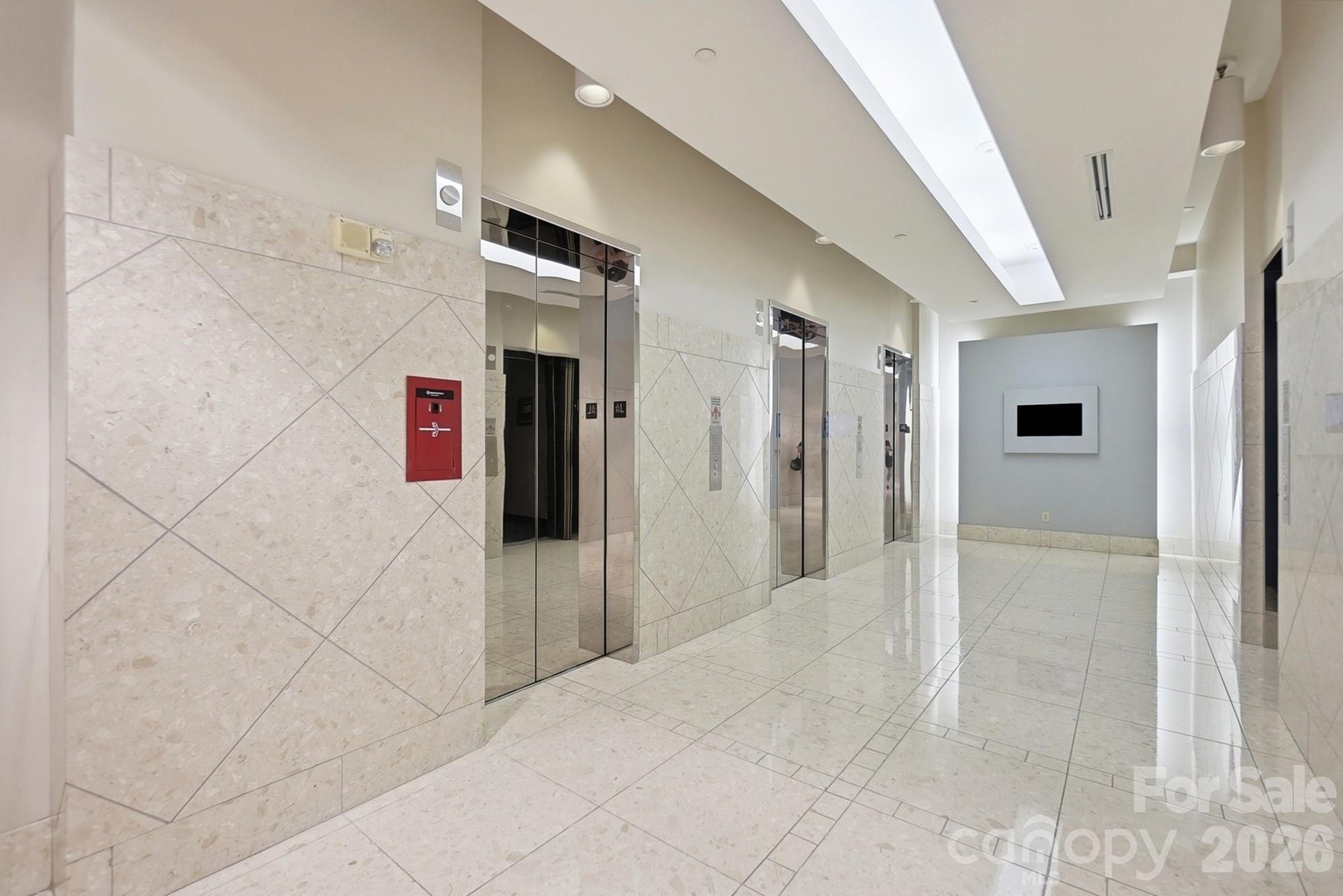 210 N Church Street 1803 Property Photo 7
