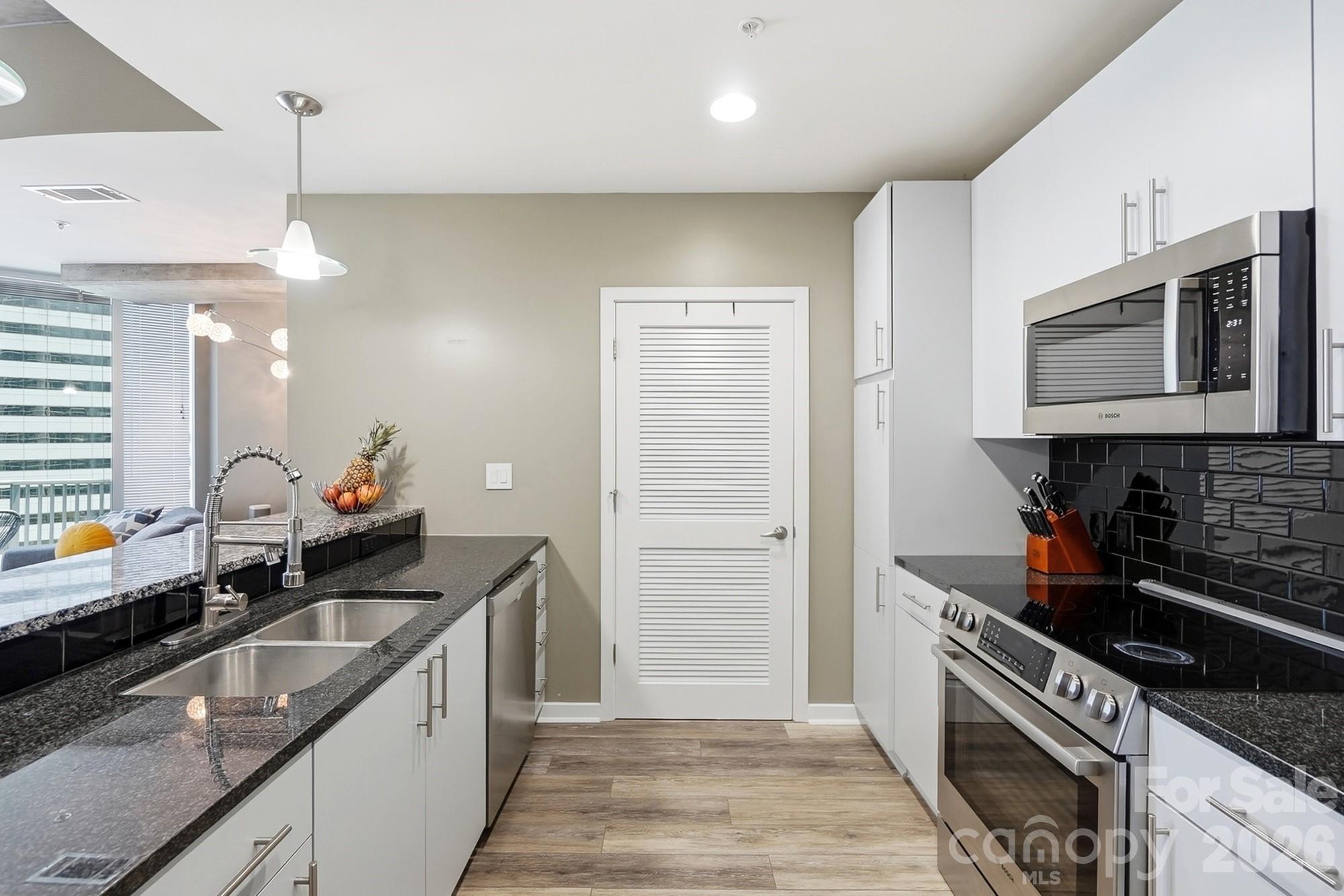 210 N Church Street 1803 Property Photo 19