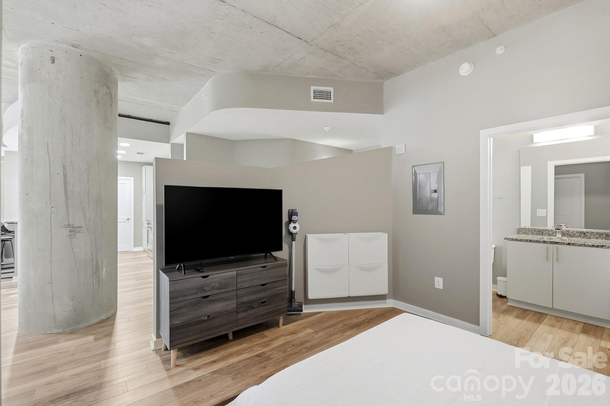 210 N Church Street 1803 Property Photo 25