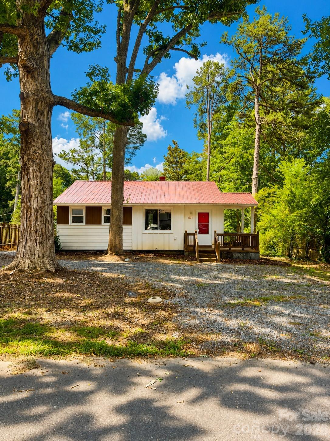 631 Forest Drive Property Photo 1