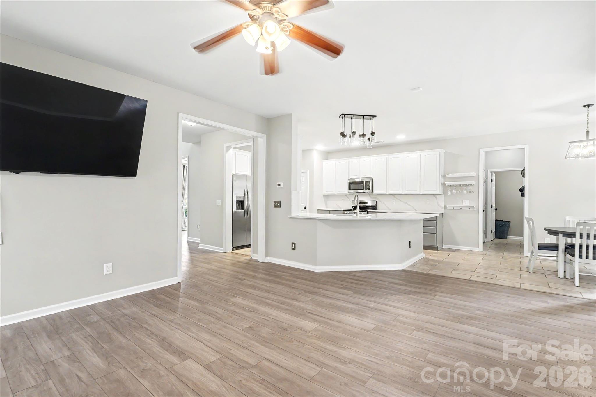 8712 Cool Meadow Drive Property Photo 10