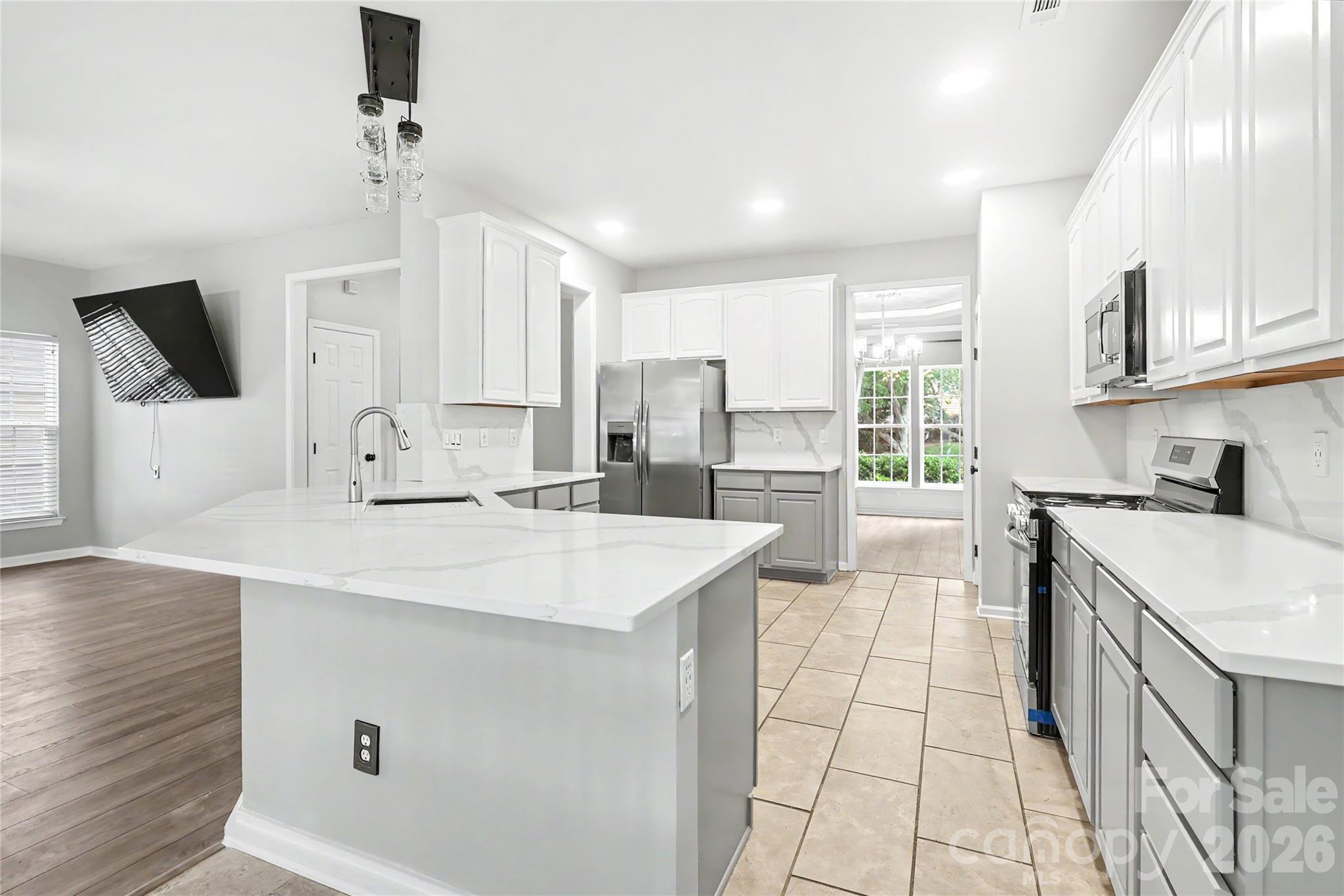 8712 Cool Meadow Drive Property Photo 13