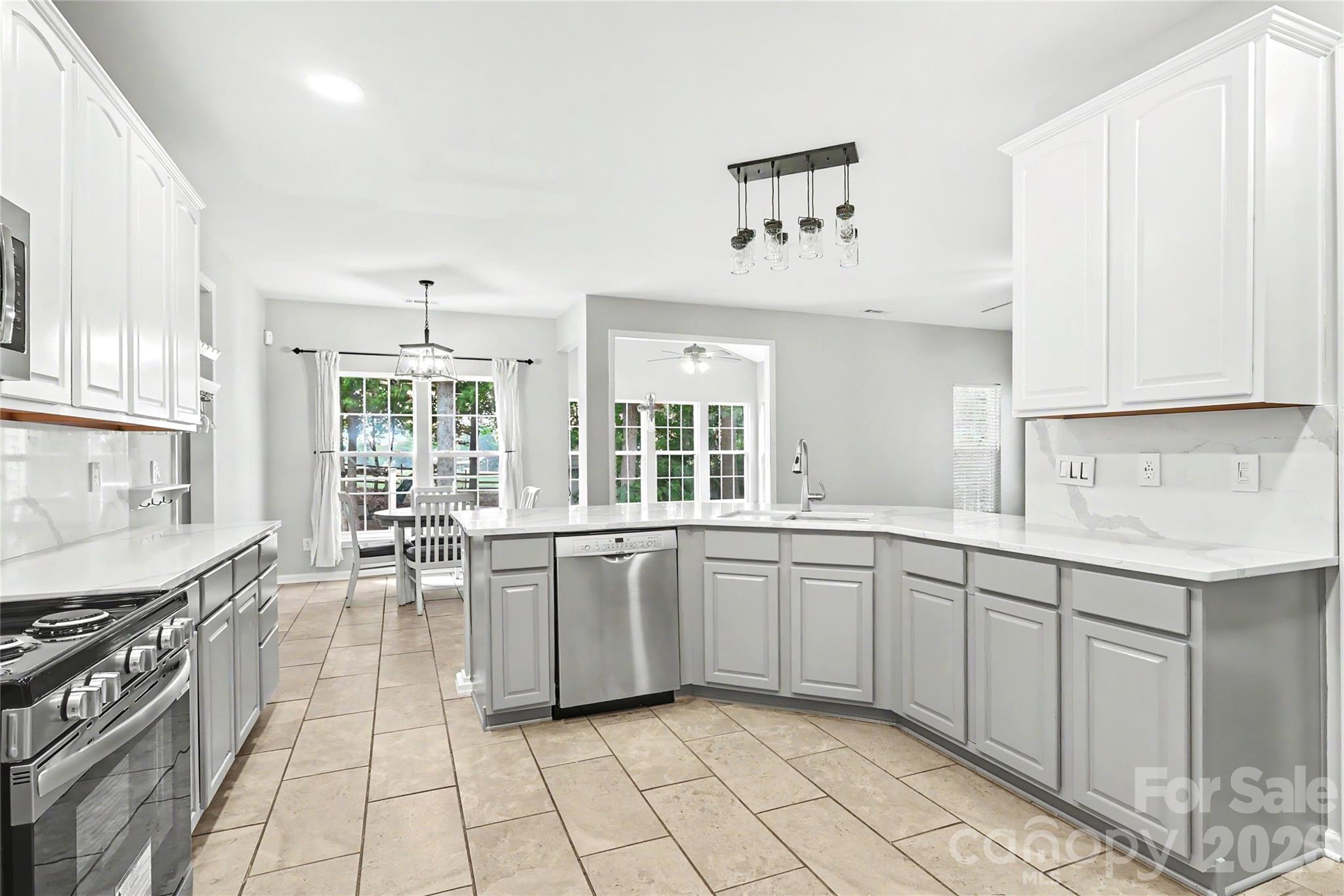 8712 Cool Meadow Drive Property Photo 14
