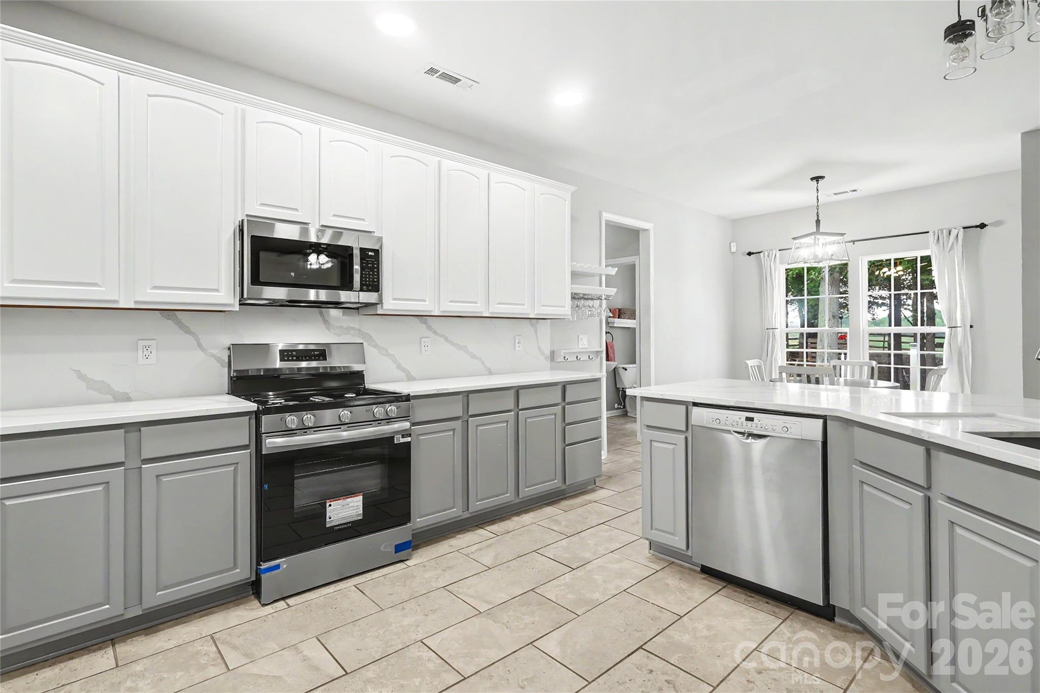8712 Cool Meadow Drive Property Photo 15