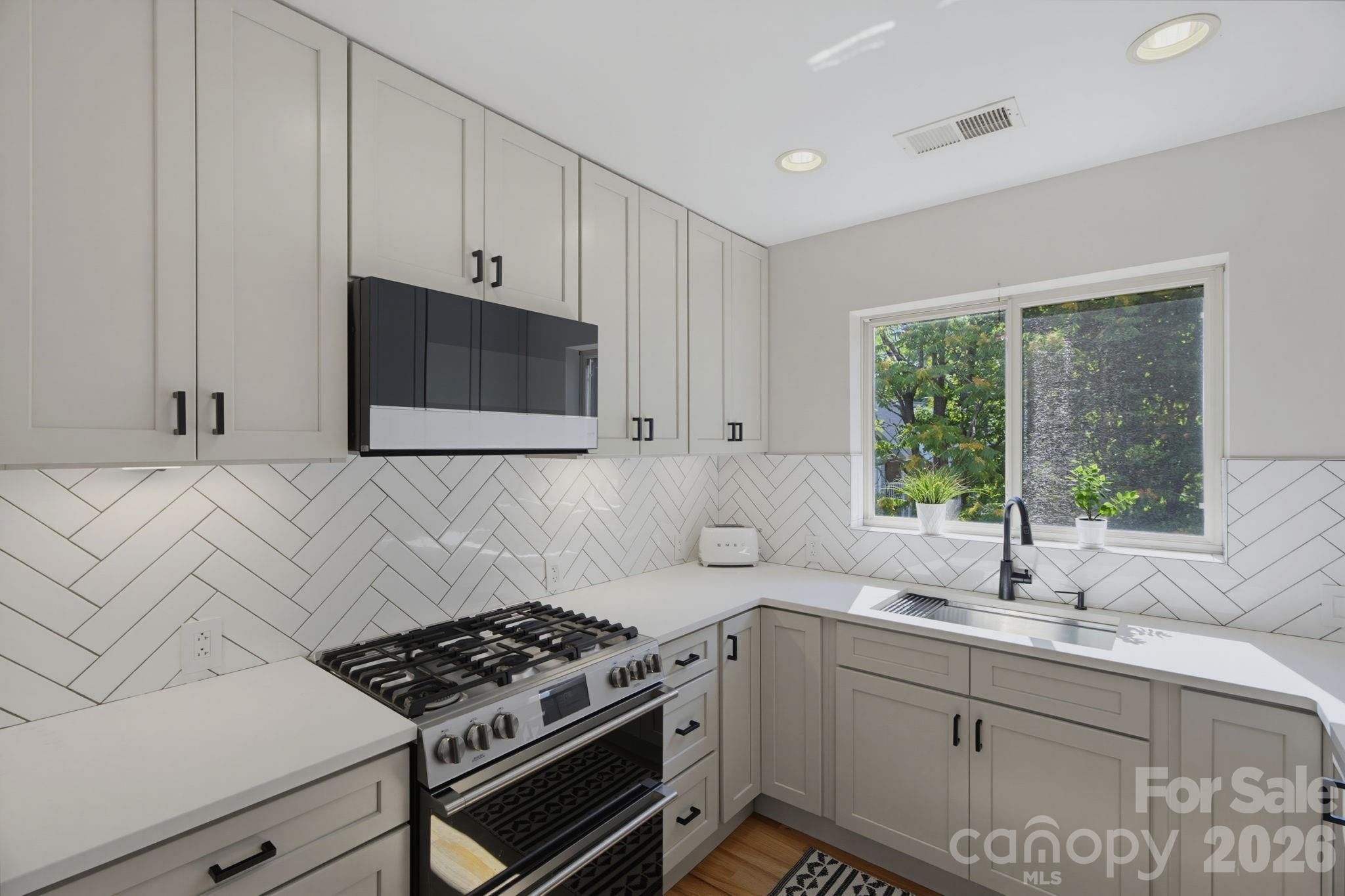 420 Queens Road 10 Property Photo 10