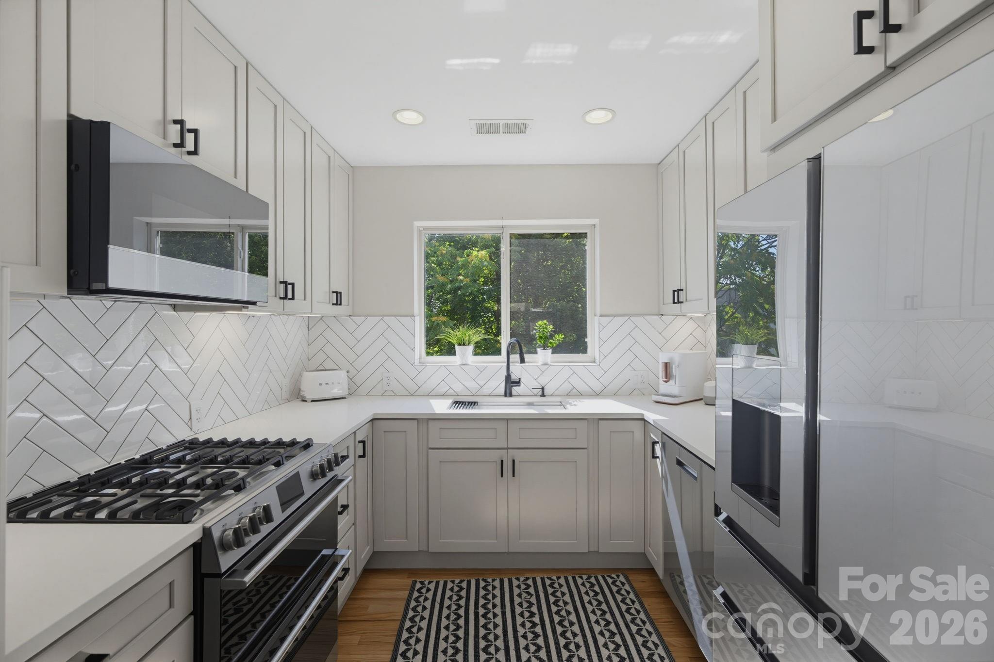 420 Queens Road 10 Property Photo 12