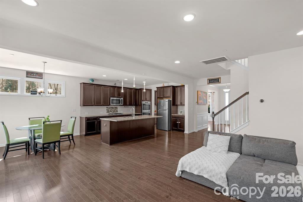 930 Parkland Place Property Photo 7