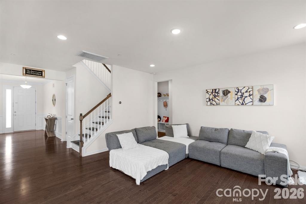 930 Parkland Place Property Photo 17