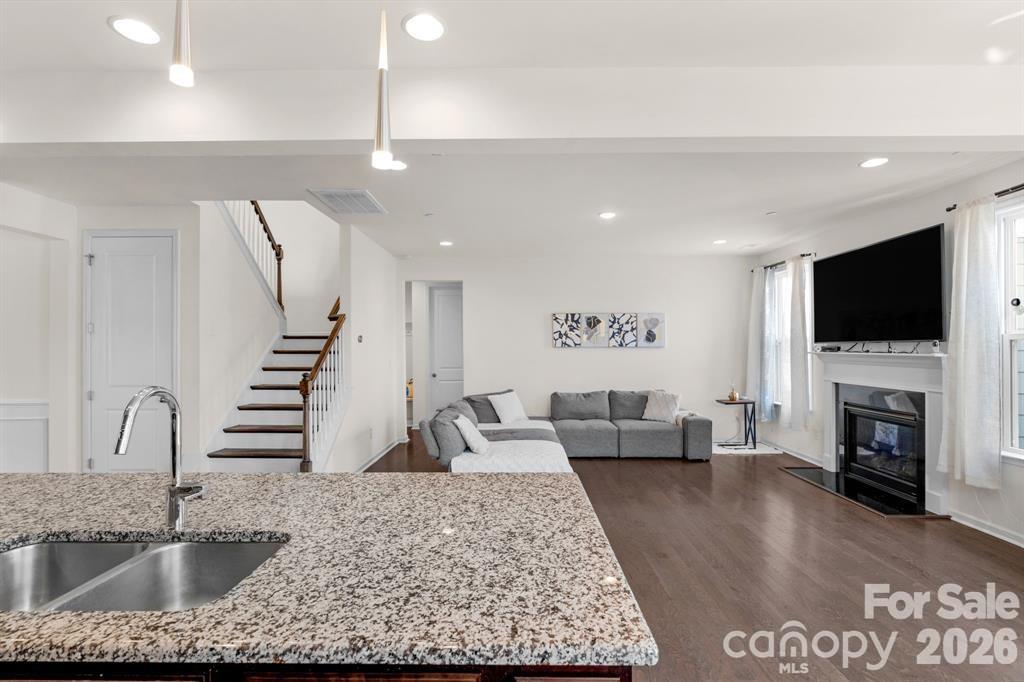 930 Parkland Place Property Photo 33