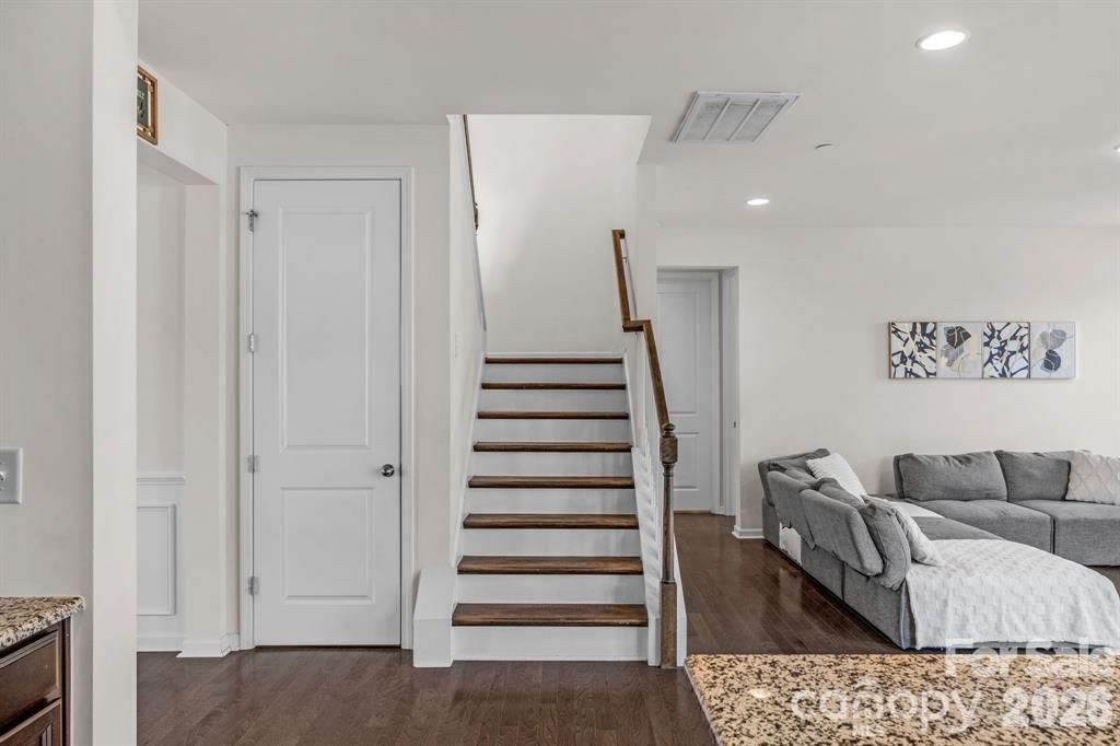 930 Parkland Place Property Photo 36