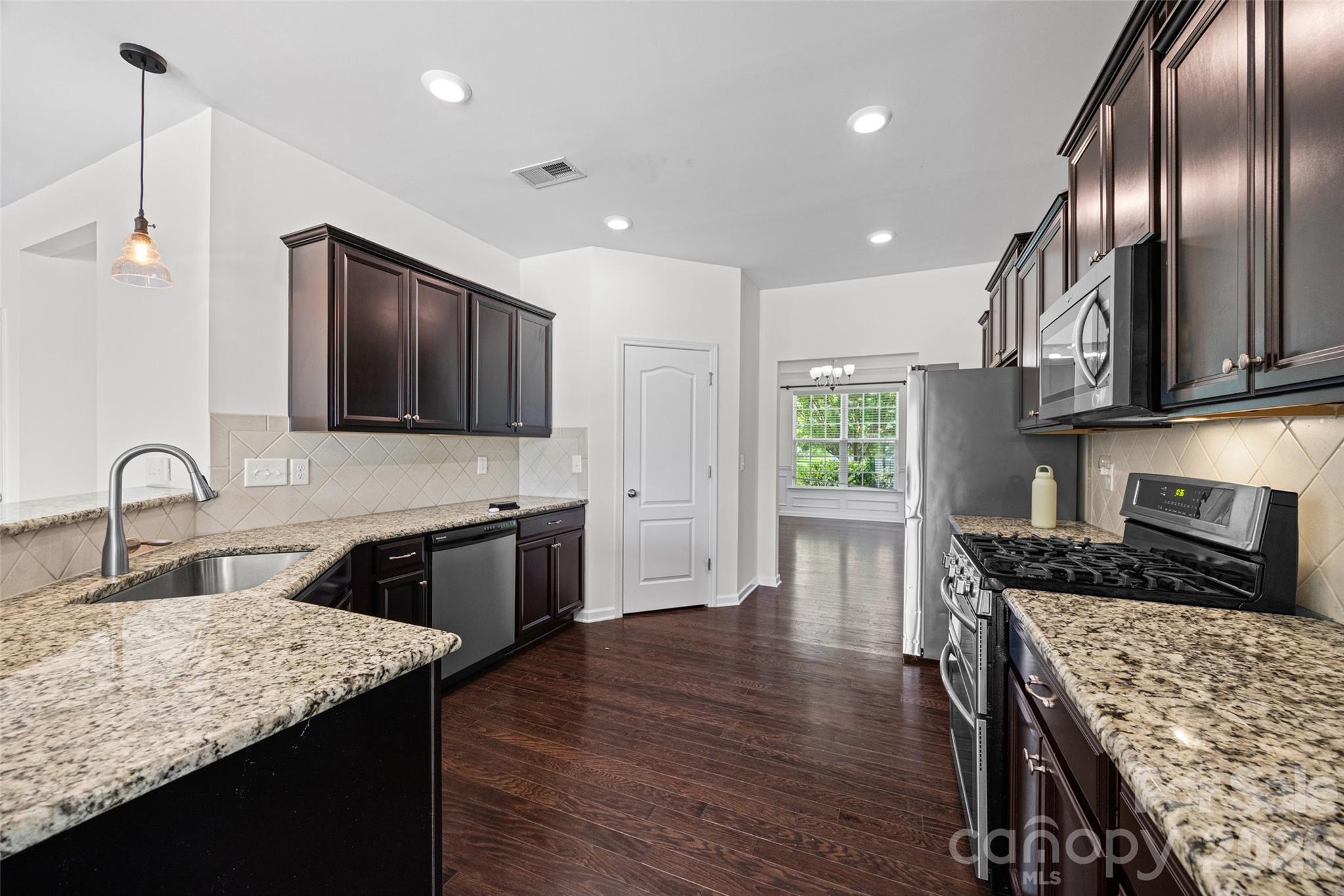 406 Livingston Drive Property Photo 11