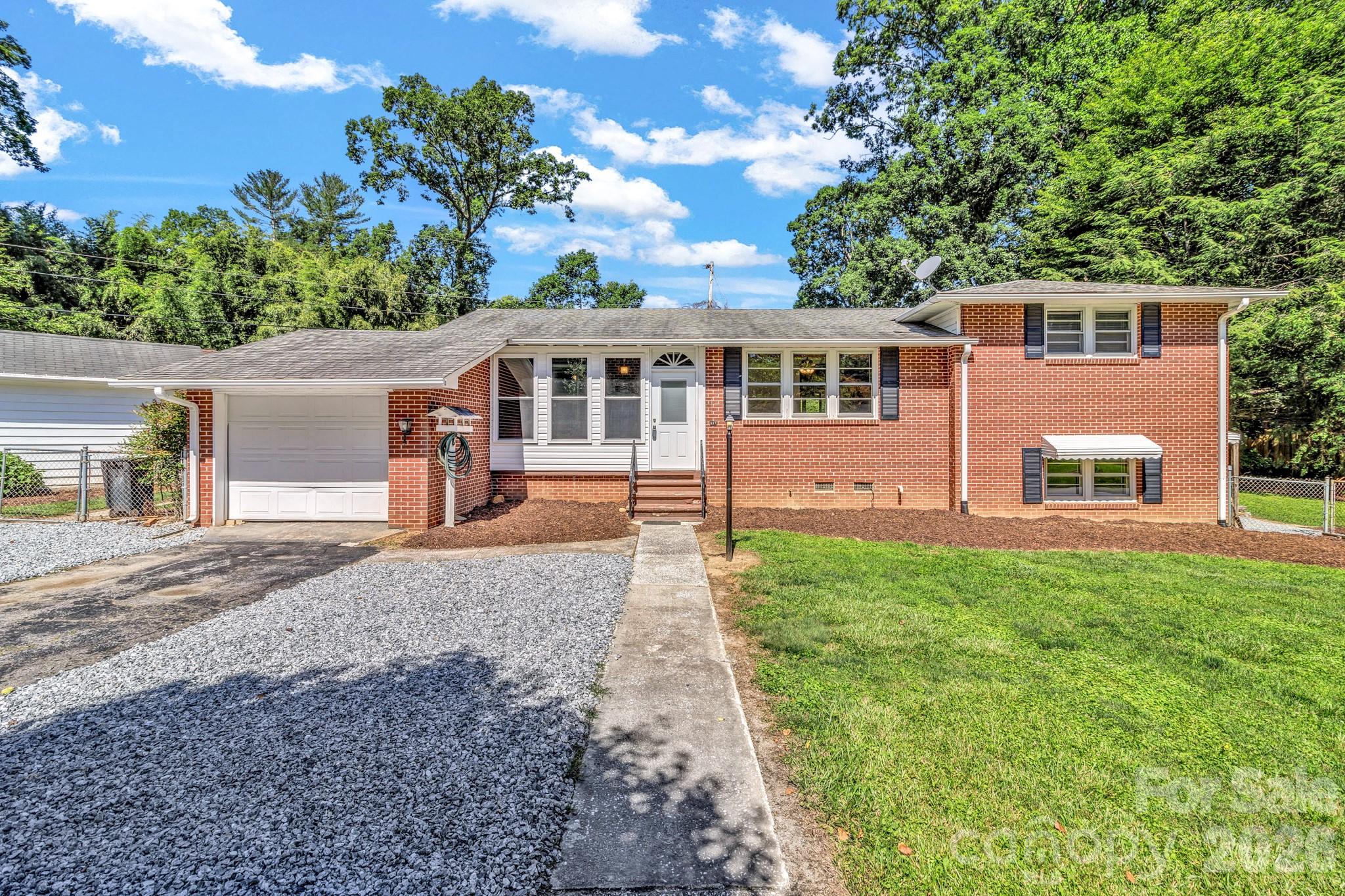 907 W Blue Ridge Road Property Photo 1