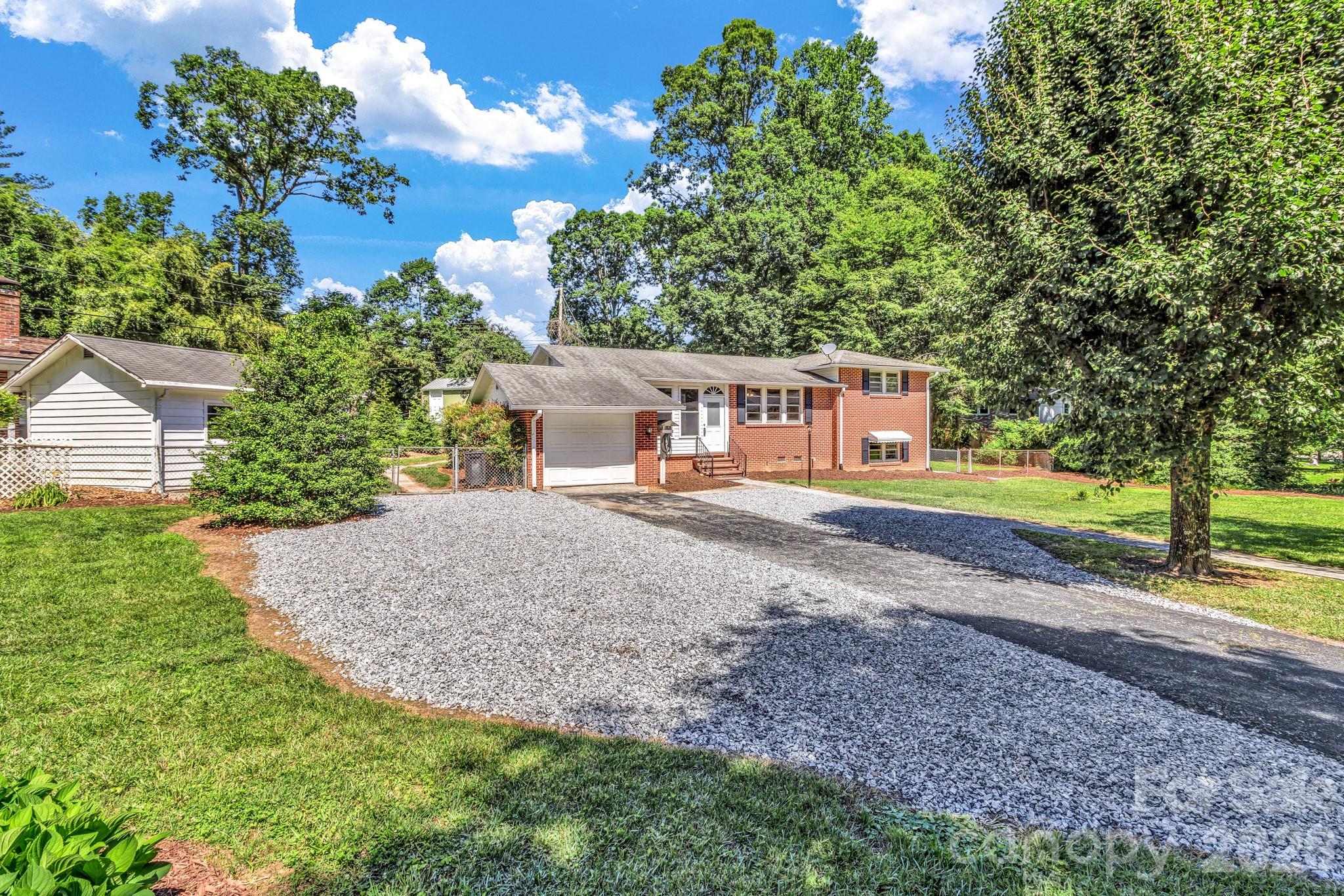 907 W Blue Ridge Road Property Photo 3