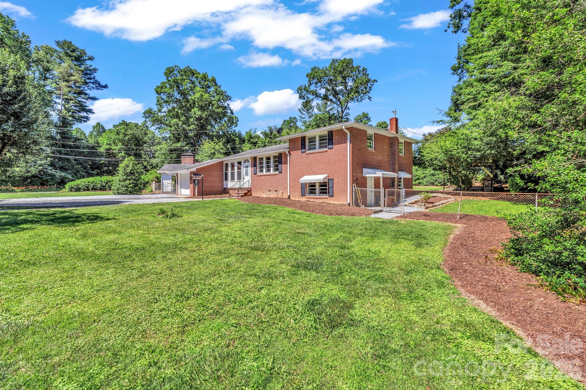 907 W Blue Ridge Road Property Photo 4