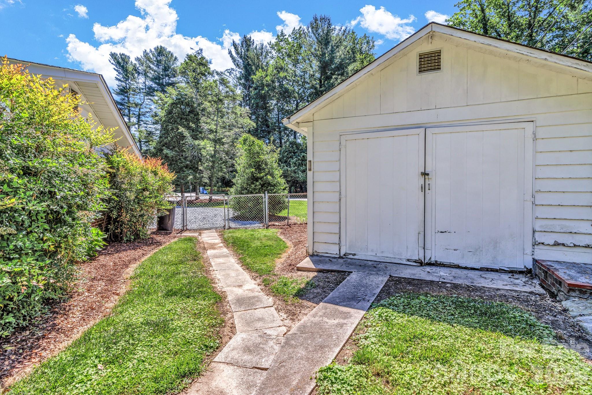 907 W Blue Ridge Road Property Photo 42