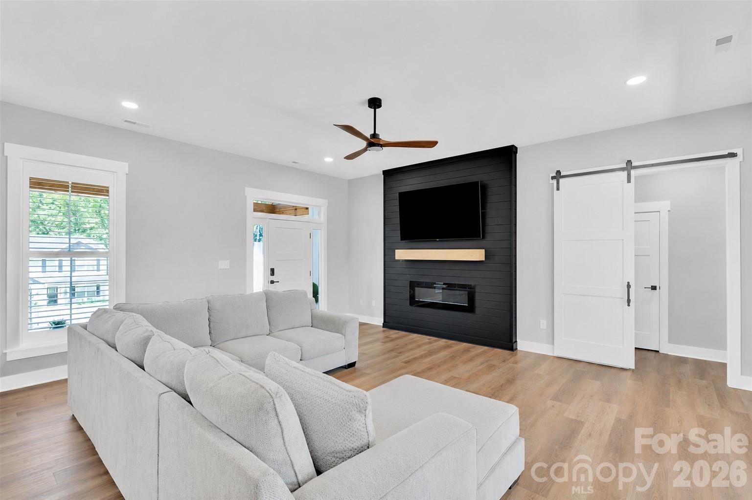 2754 Emperor Street Property Photo 5