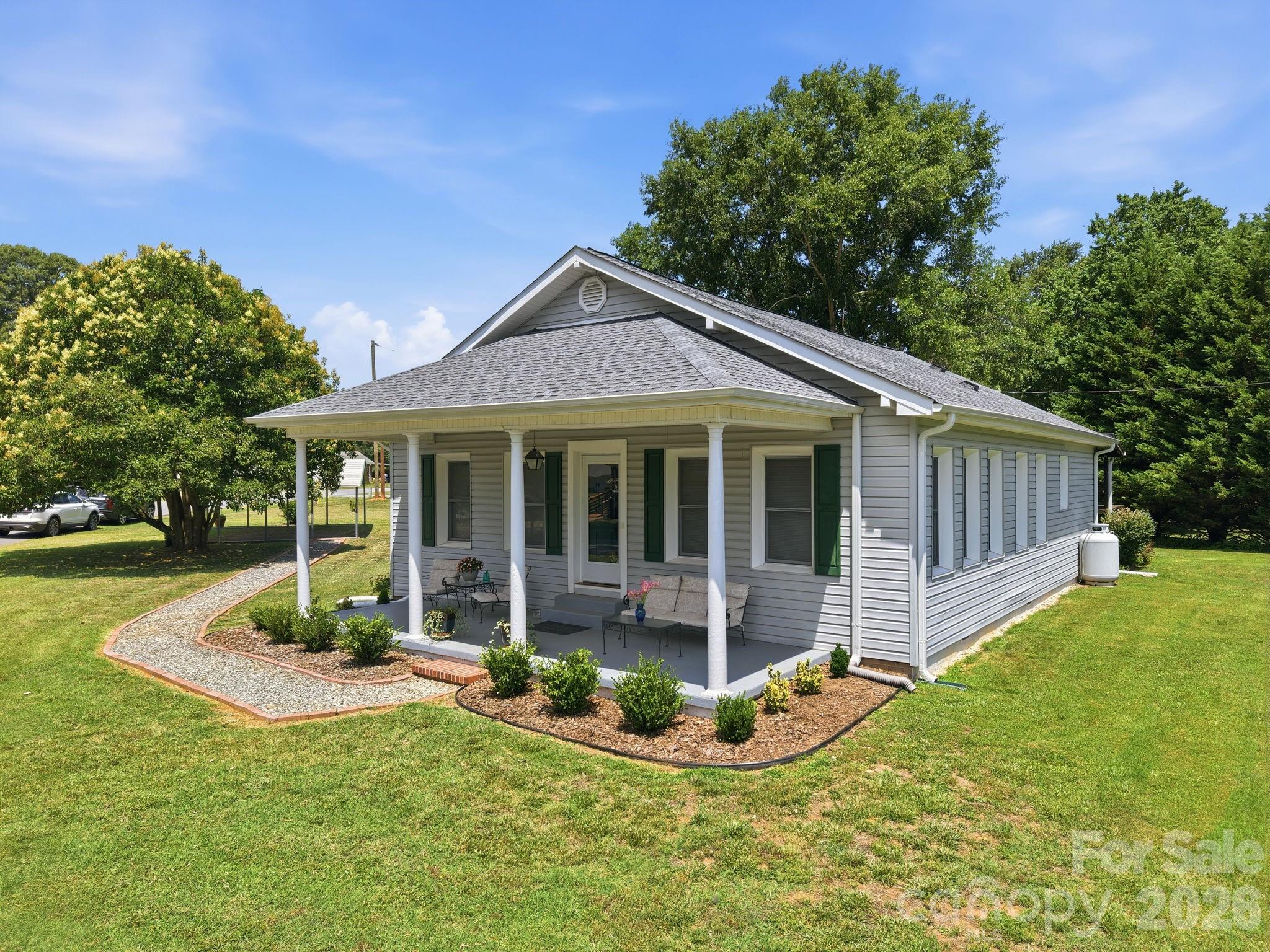 144 E Park Road Property Photo 1