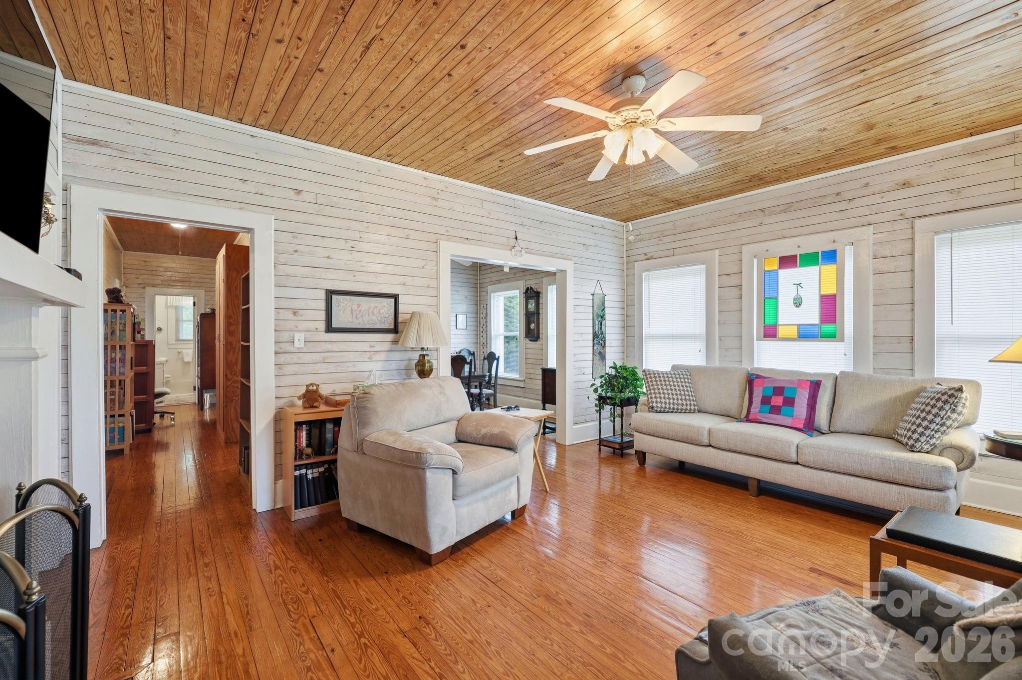 144 E Park Road Property Photo 4