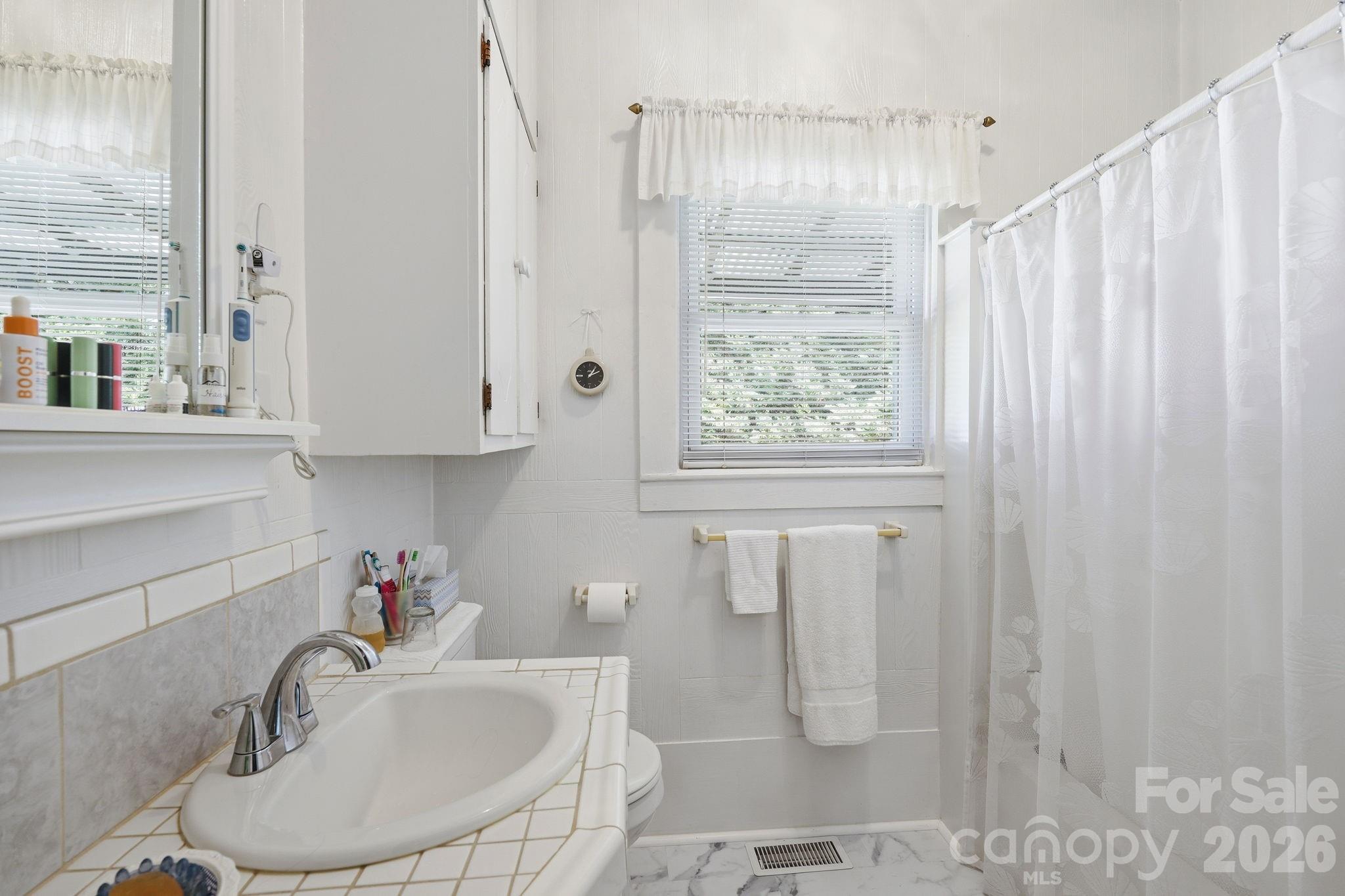 144 E Park Road Property Photo 12
