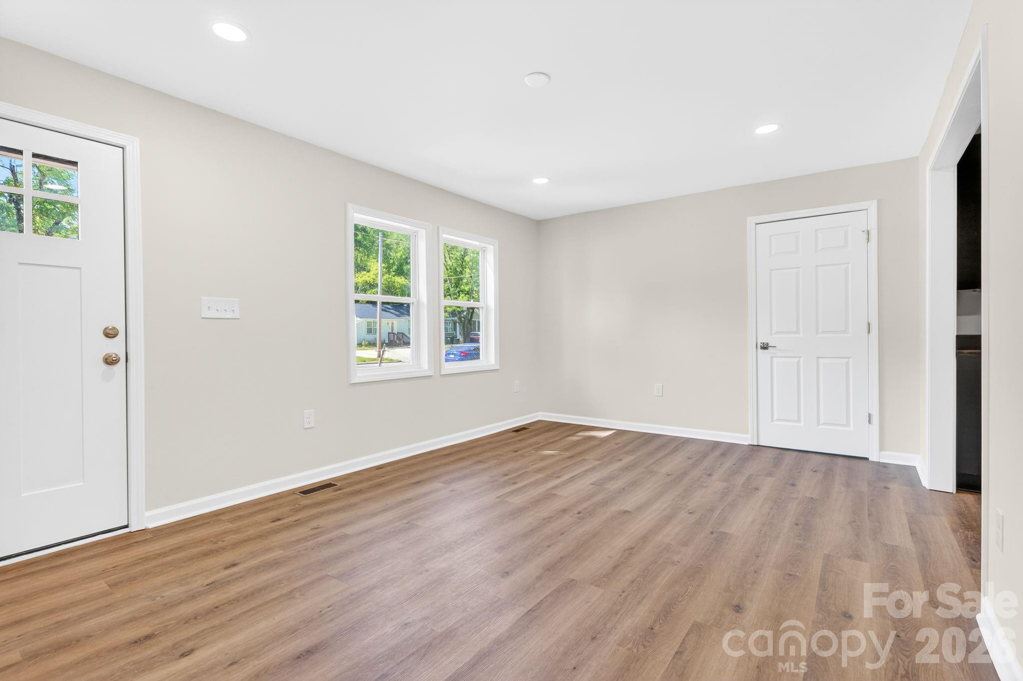 822 Arlington Avenue Property Photo 6