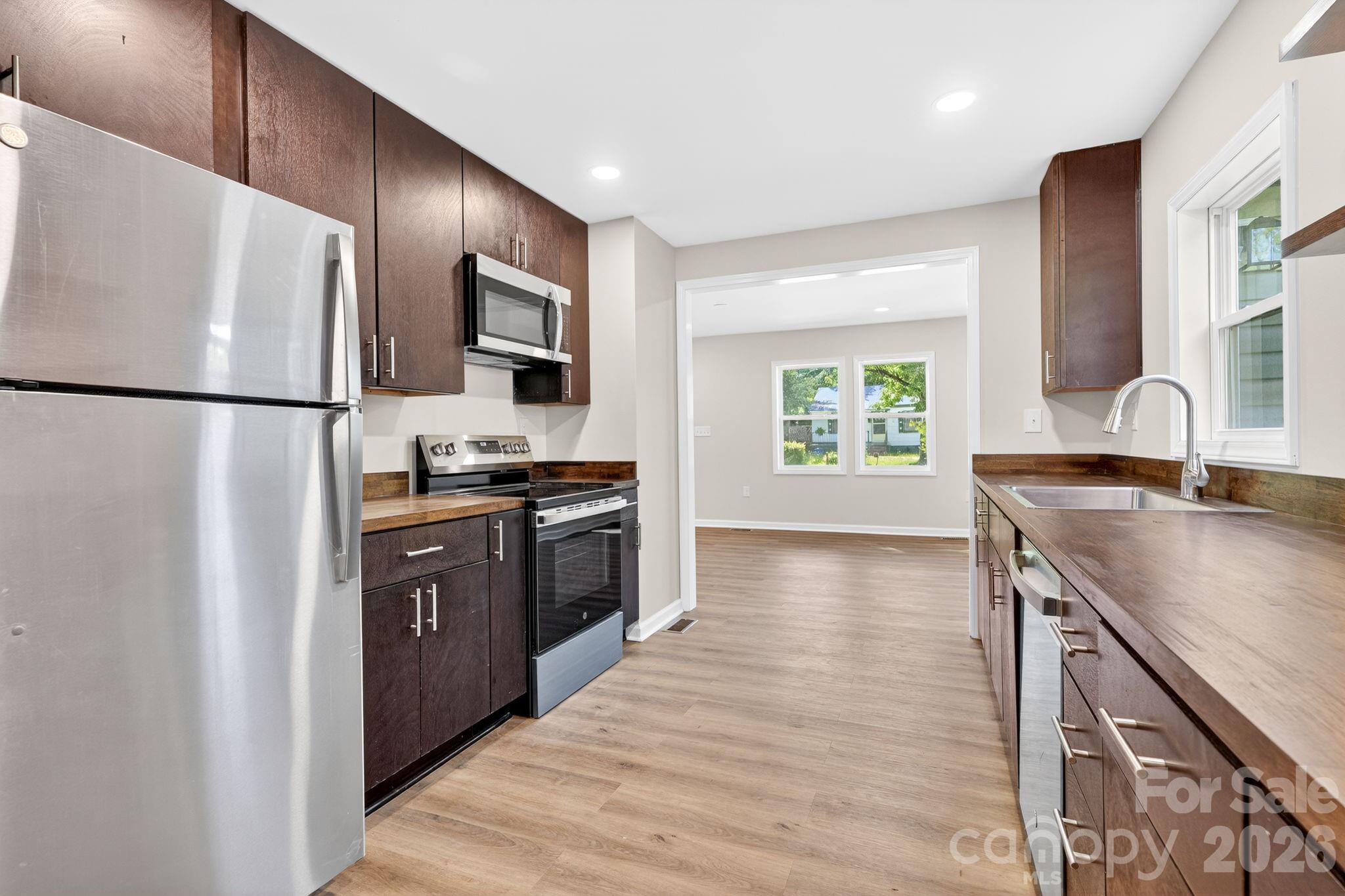 822 Arlington Avenue Property Photo 8