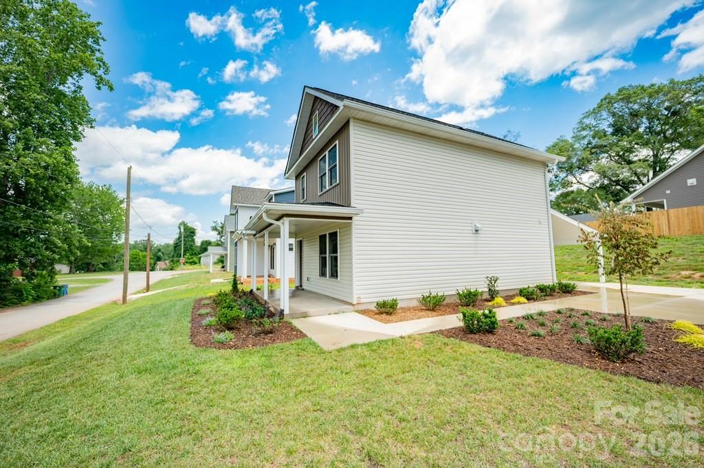 166 Illinois Street Property Photo 4