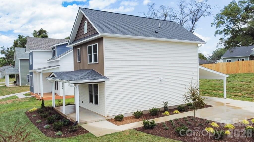 166 Illinois Street Property Photo 5