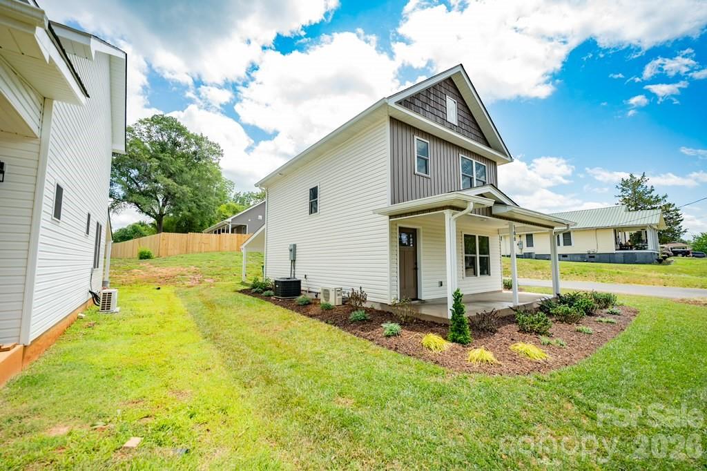166 Illinois Street Property Photo 6
