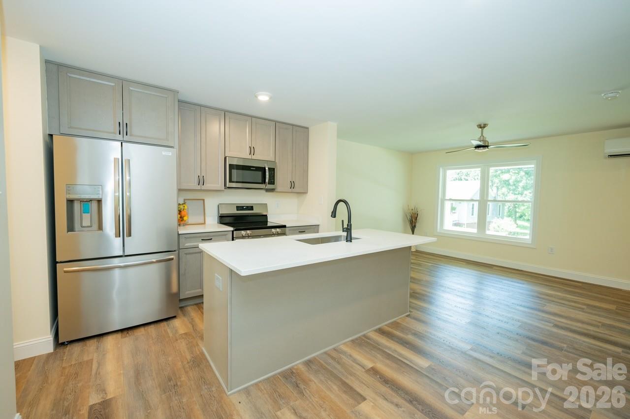 166 Illinois Street Property Photo 7