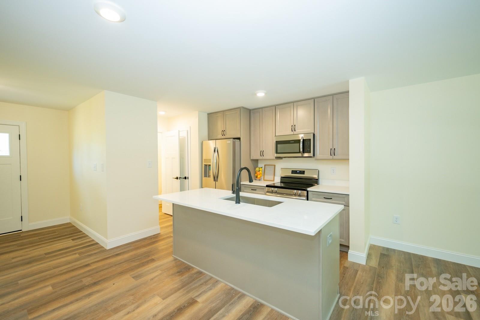 166 Illinois Street Property Photo 10