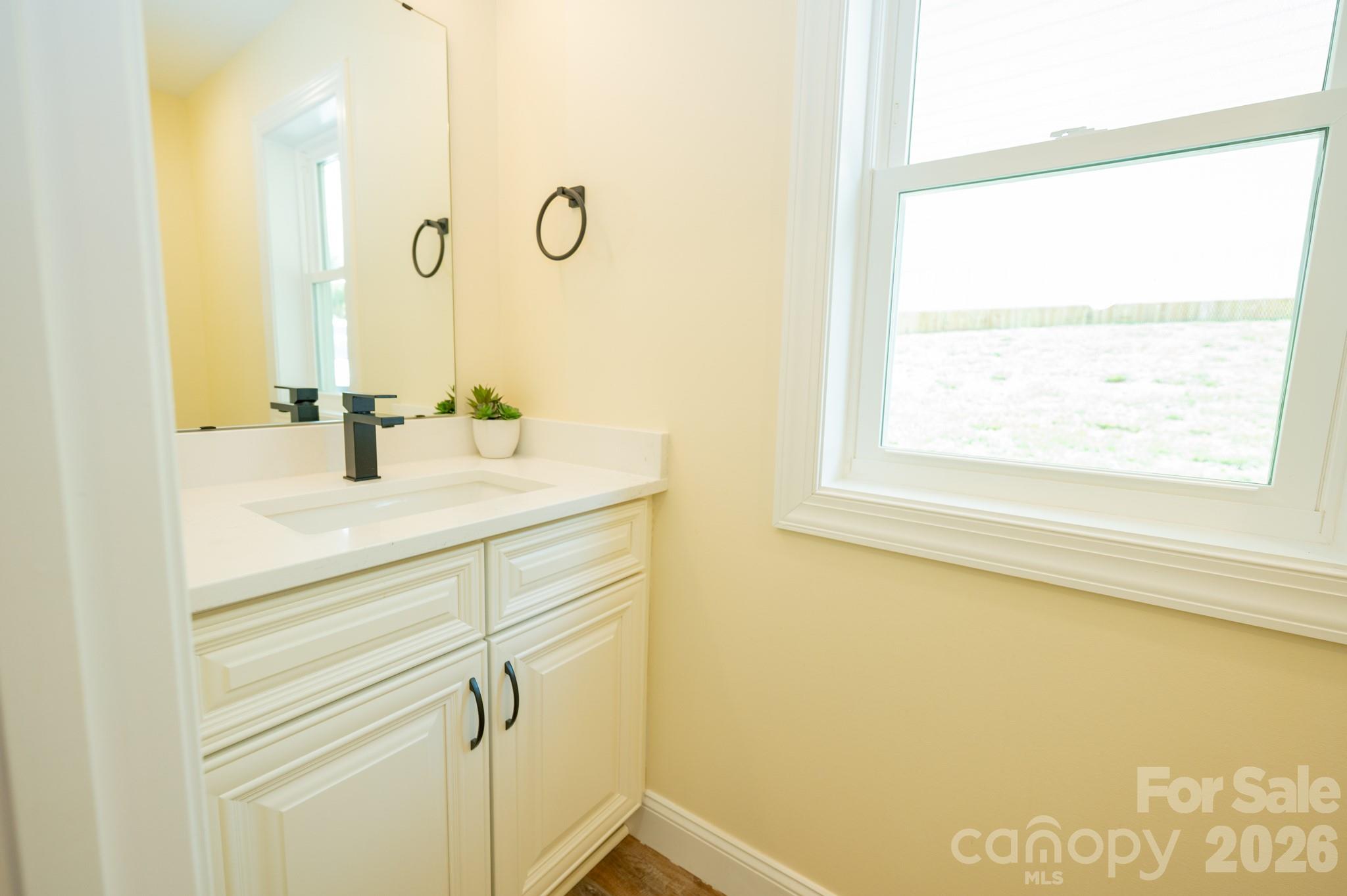 166 Illinois Street Property Photo 12