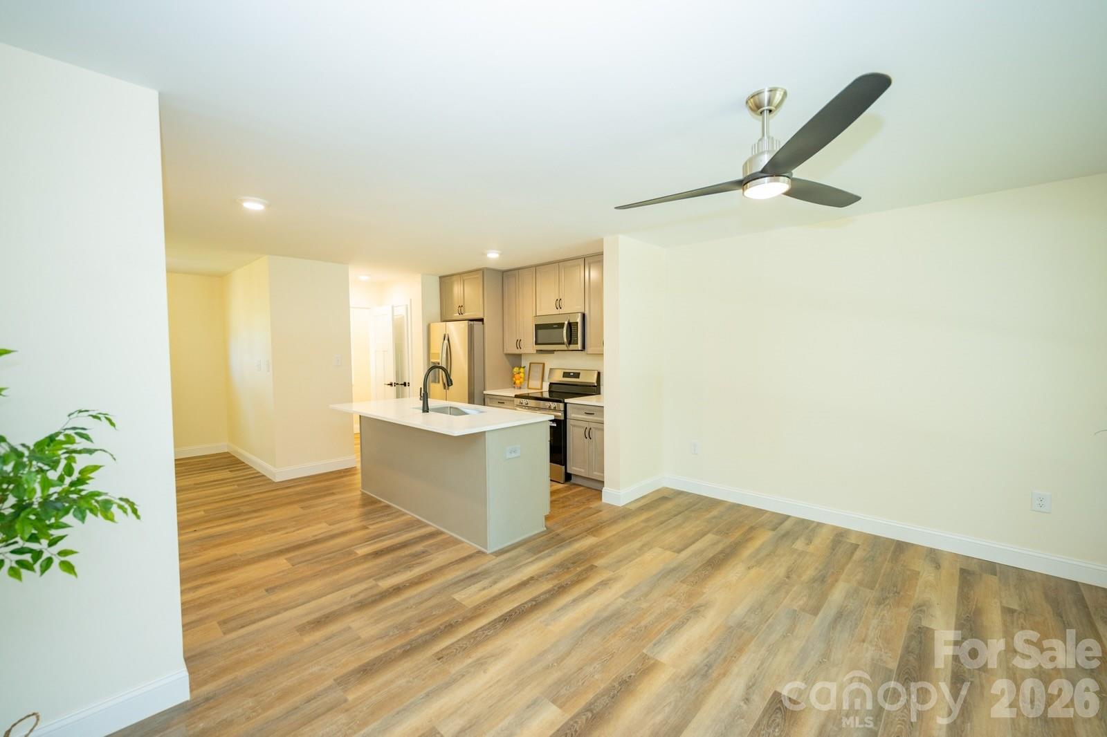 166 Illinois Street Property Photo 17