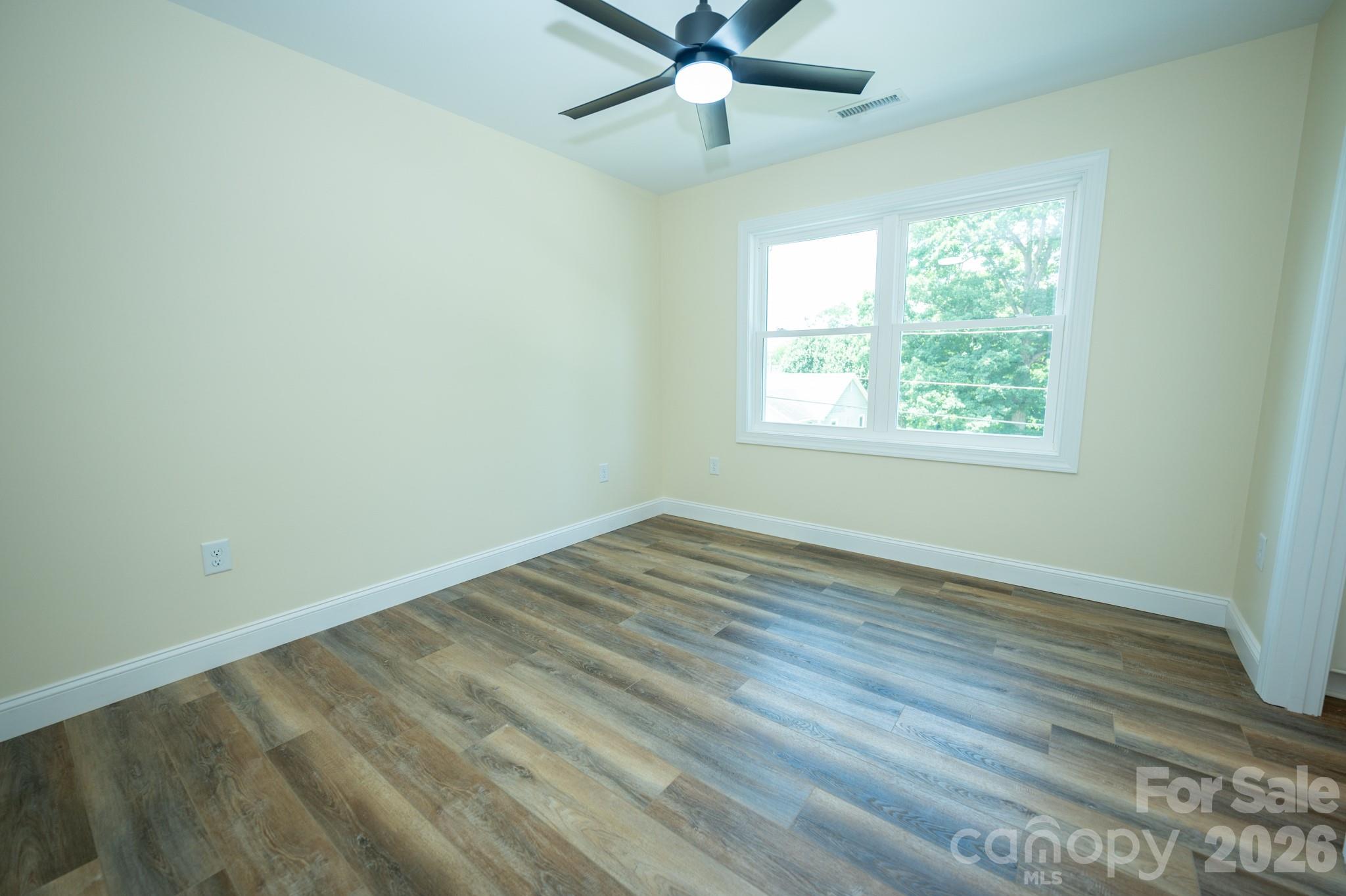 166 Illinois Street Property Photo 20
