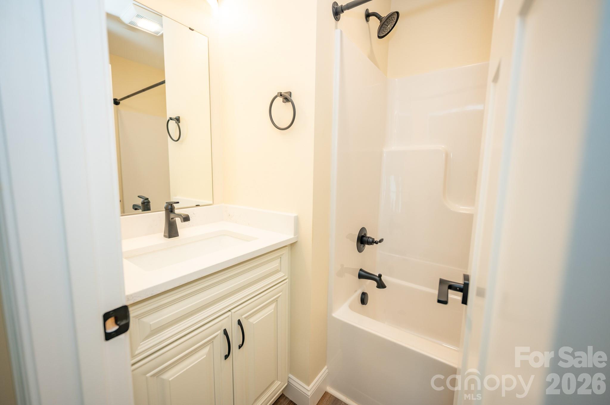 166 Illinois Street Property Photo 25