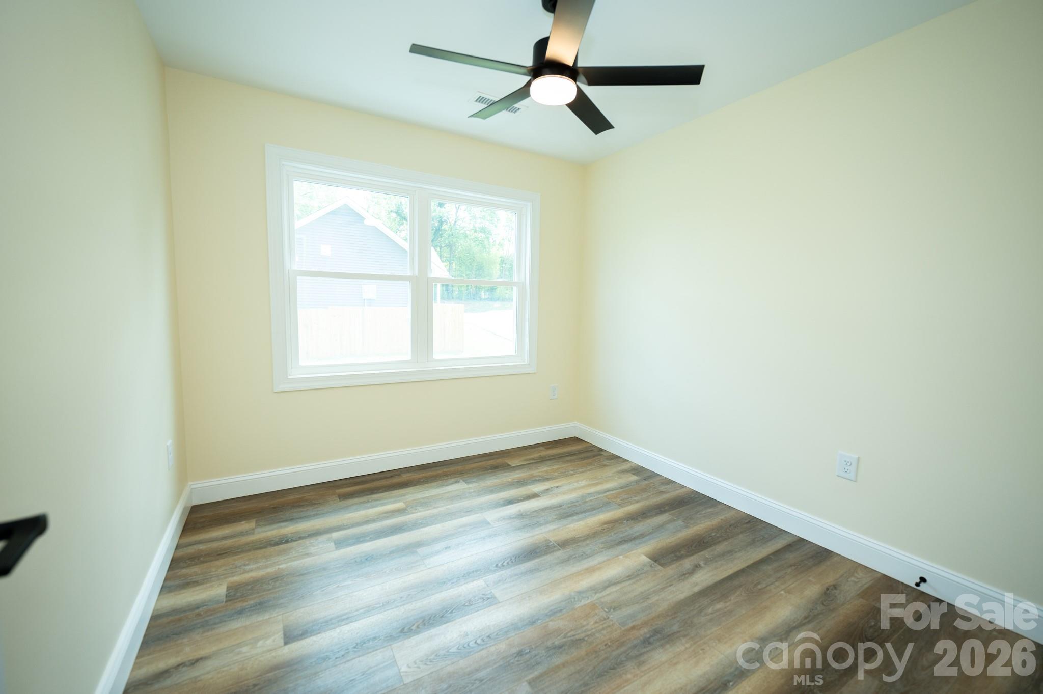 166 Illinois Street Property Photo 27
