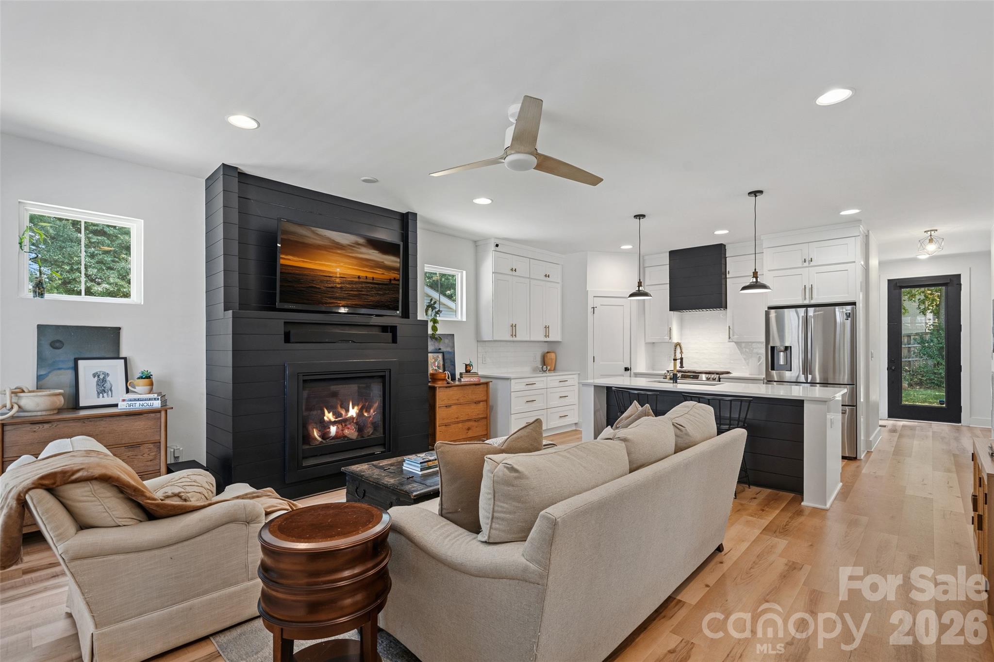 1642 Longfellow Street Property Photo 4