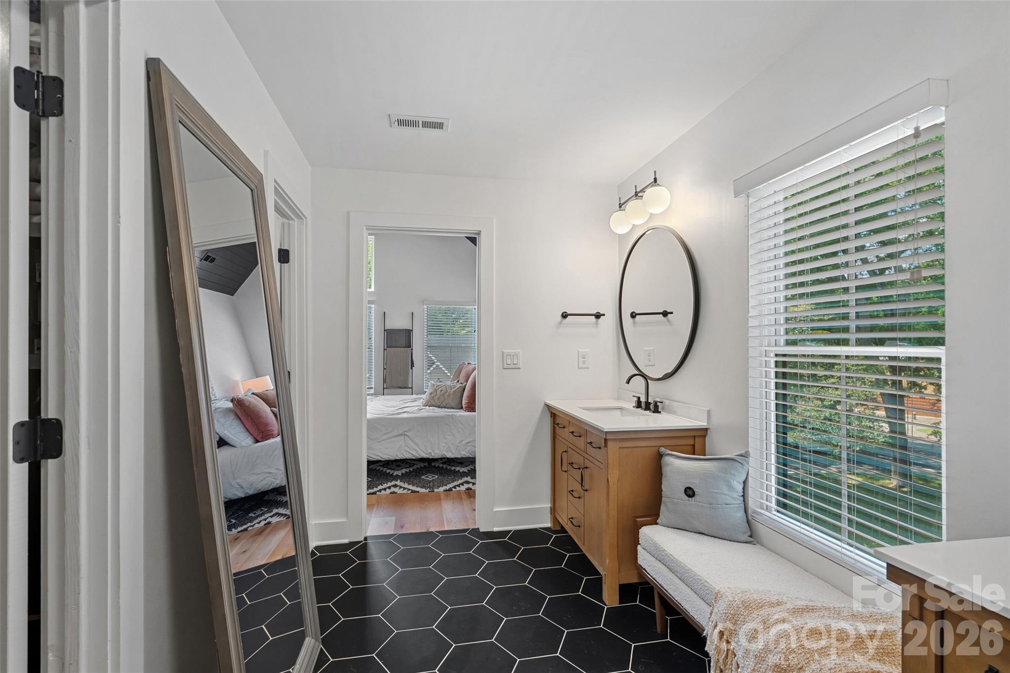 1642 Longfellow Street Property Photo 20