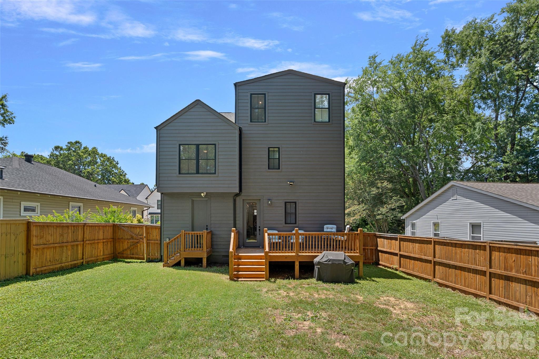 1642 Longfellow Street Property Photo 33