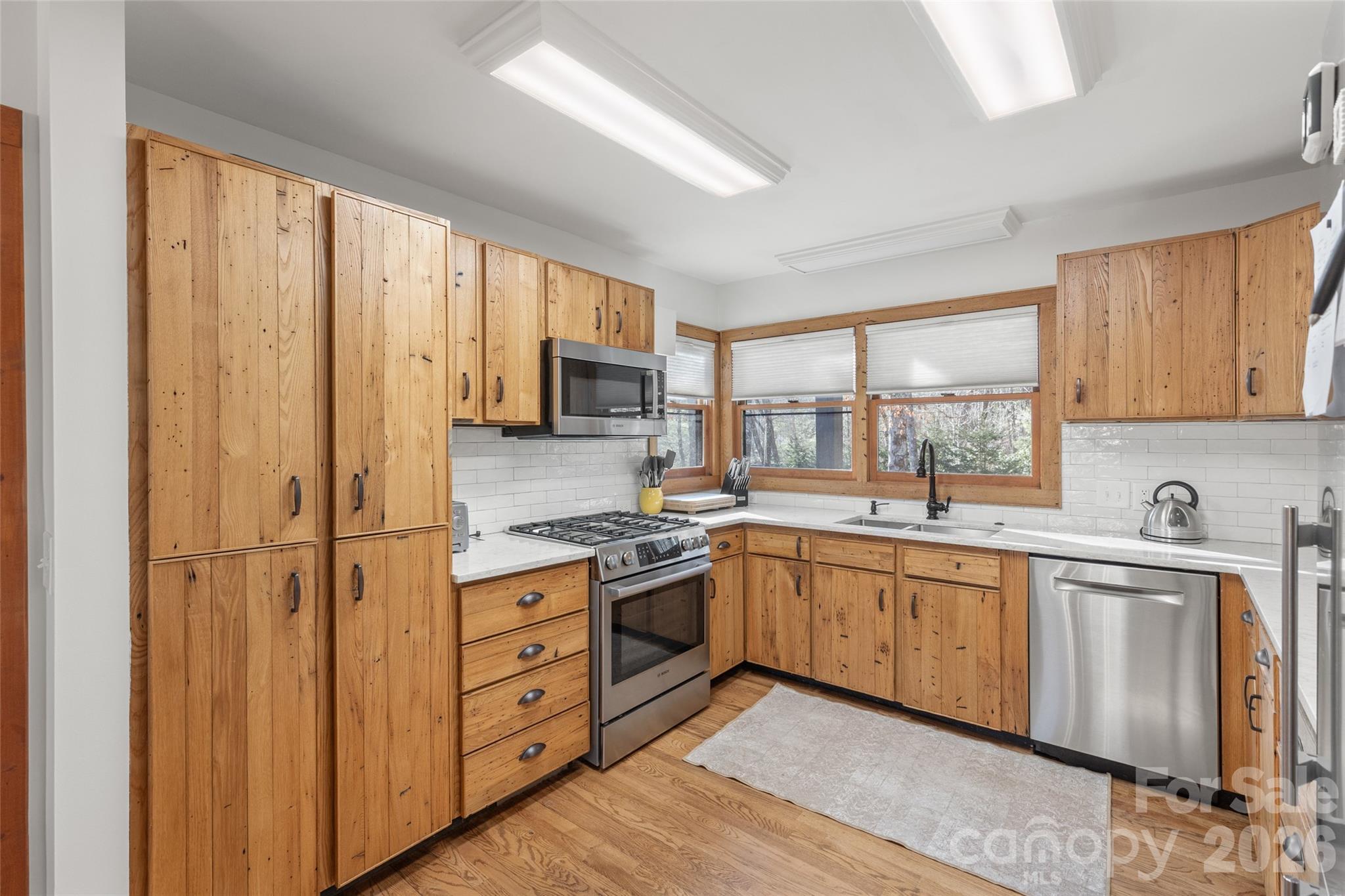 85 & 95 Ralph Thomas Road Property Photo 12