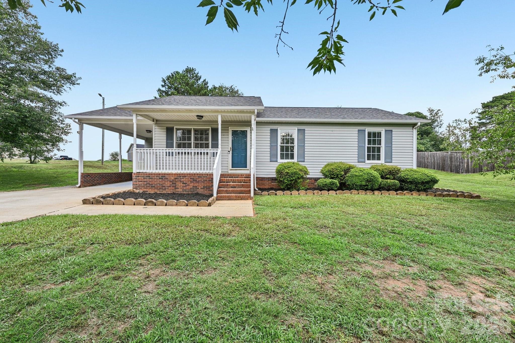 738 Mcdaniel Road Property Photo 1